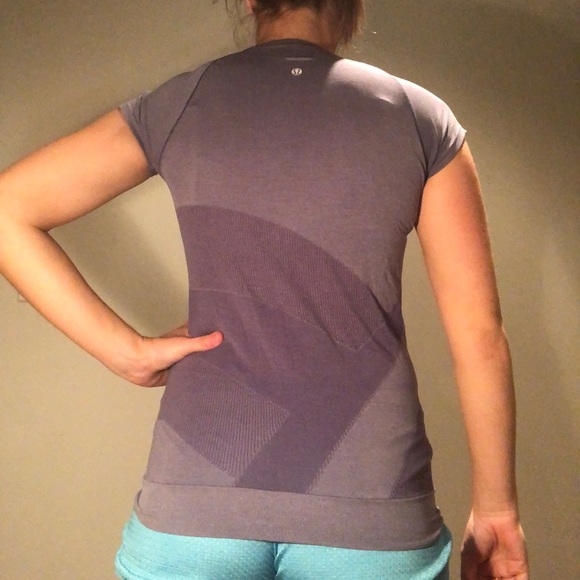 Lululemon Workout T-Shirt - Picture 5 of 5